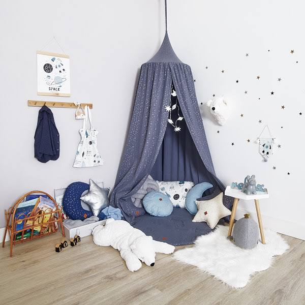 Grey Bed Canopy and Floor Mat M713
