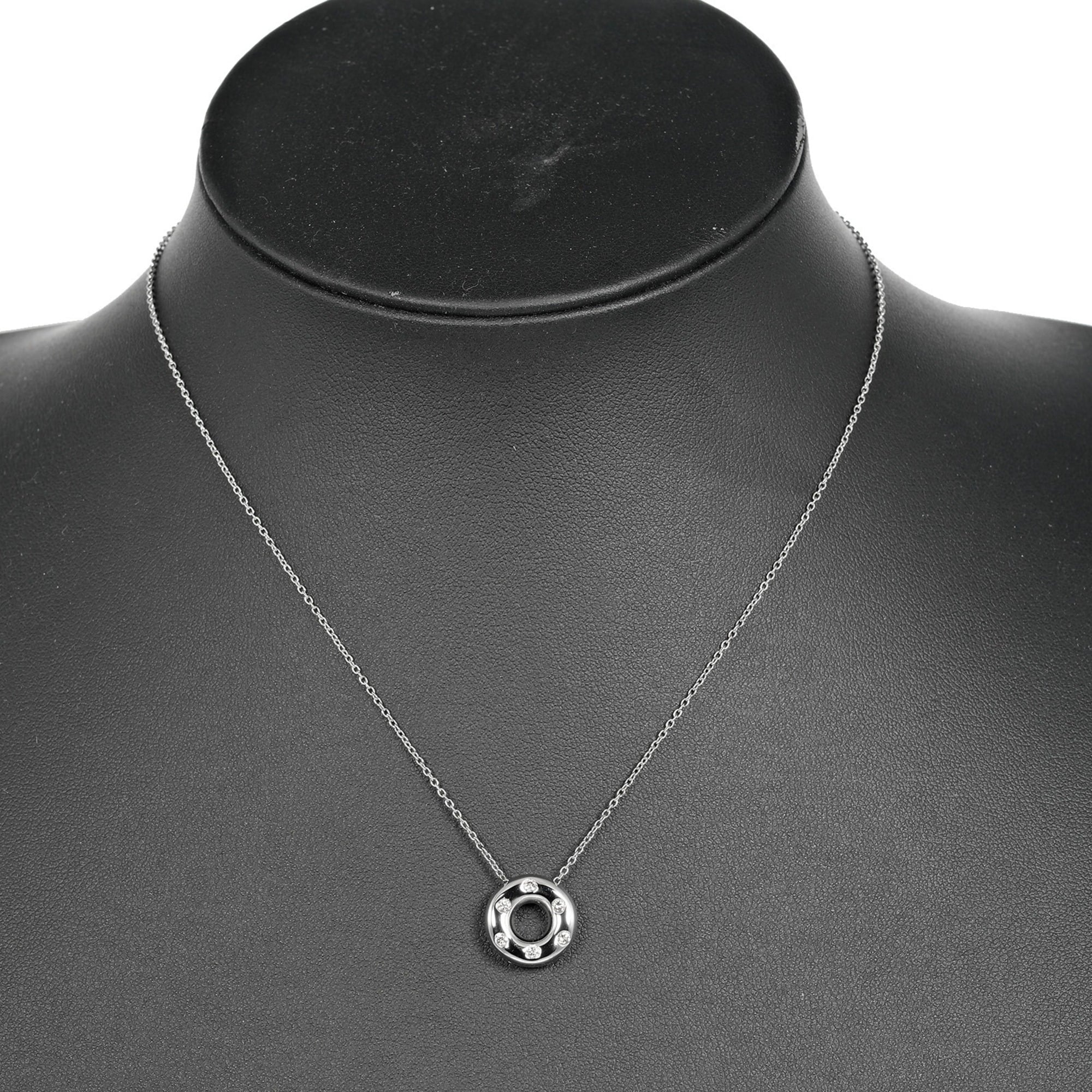 Platinum Diamond Circle Necklace L99636