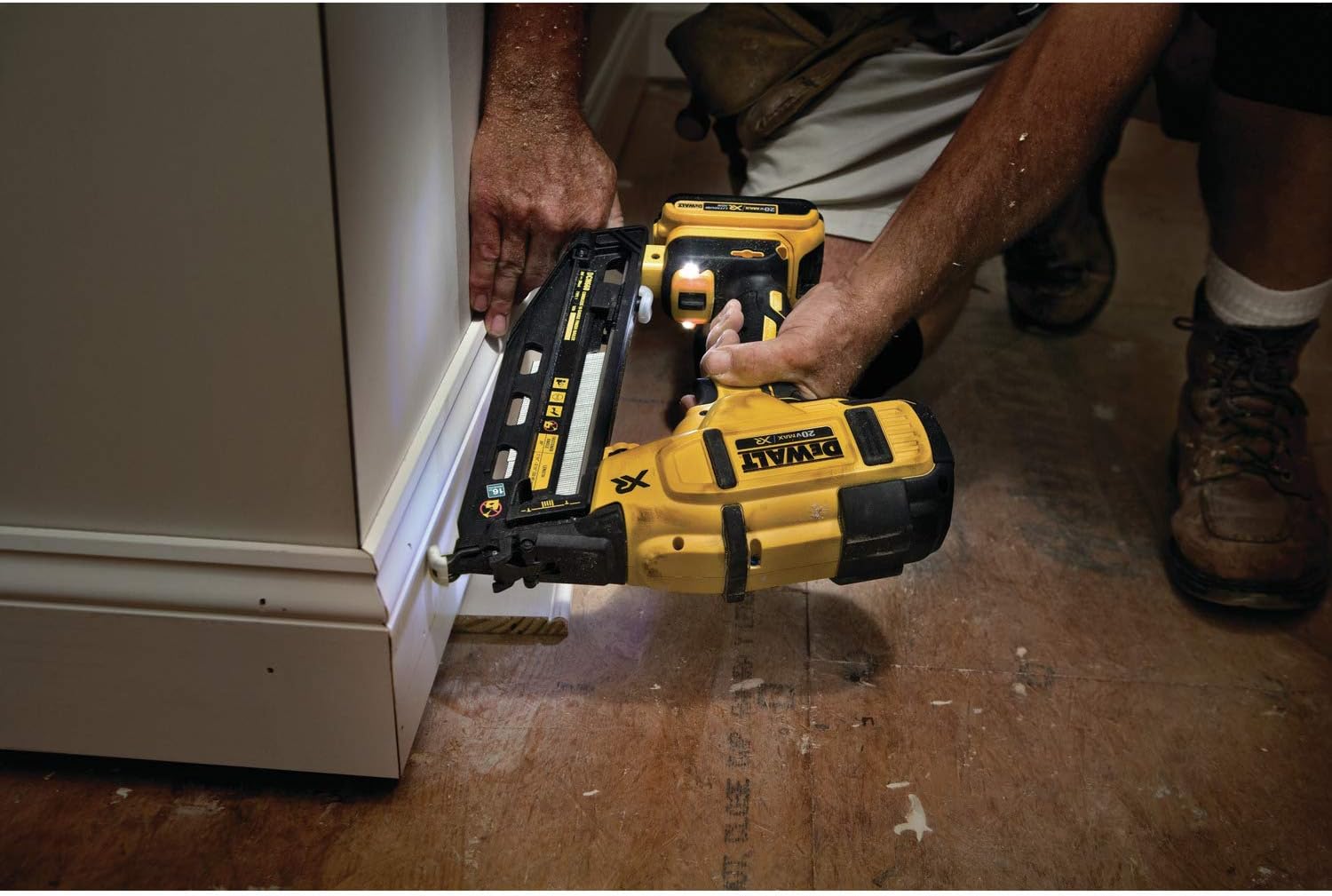Angled 16GA Finish Nailer R8481