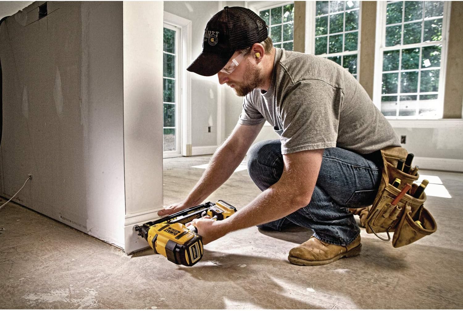 Angled 16GA Finish Nailer R8481