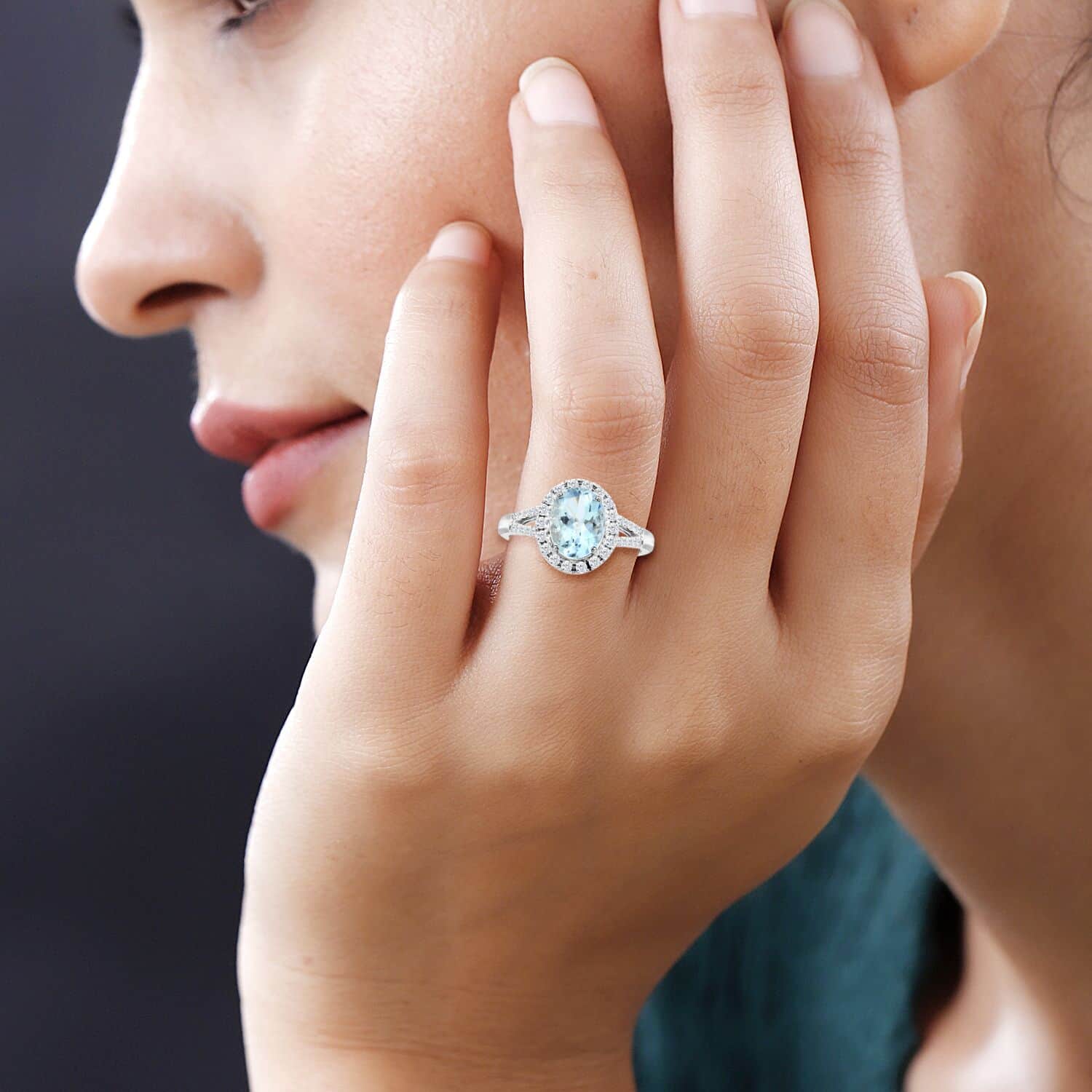 18K White Gold Halo Ring with Blue Aquamarine and White Diamond M4674